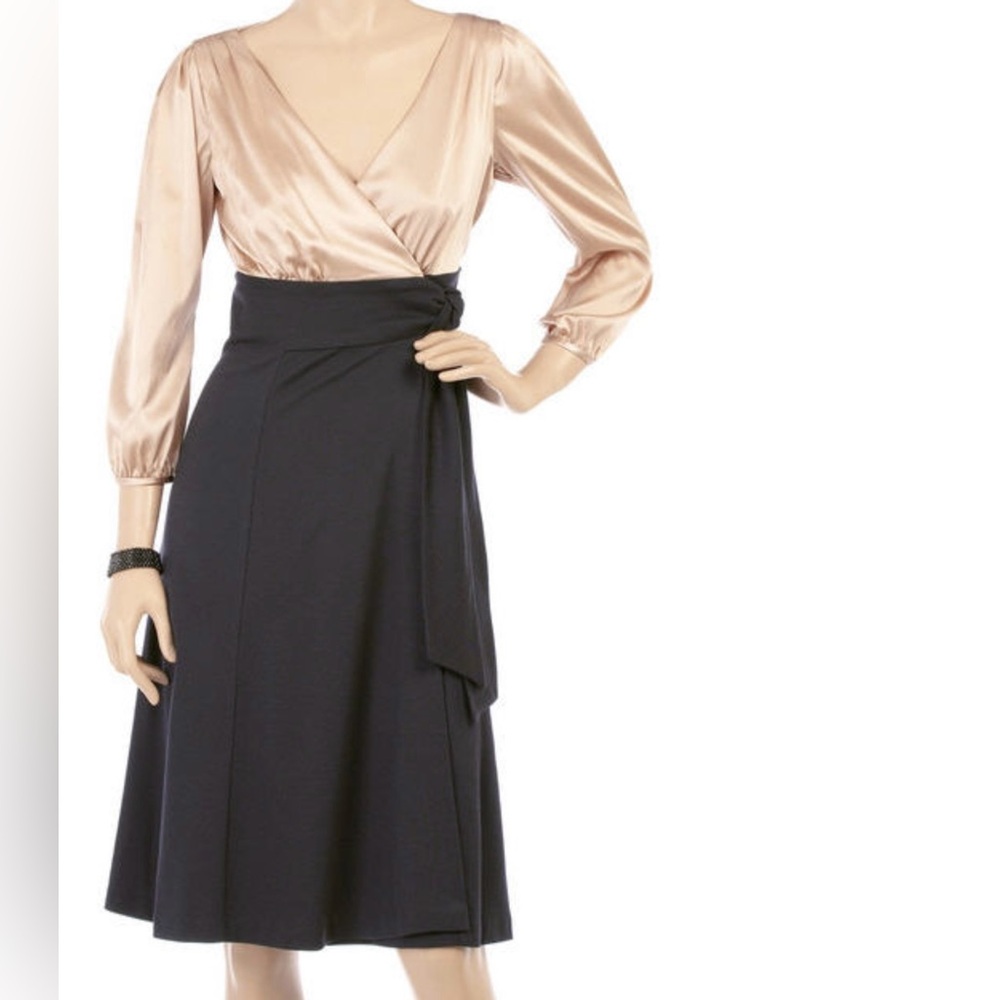 Diane Von Furstenburg Elegant Two-Tone Wrap Dress size 6